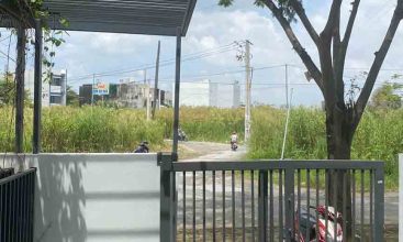 Sân trước nhà phố Ba Son