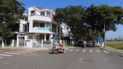 Biệt thự song lập view hồ Hạc Cầm