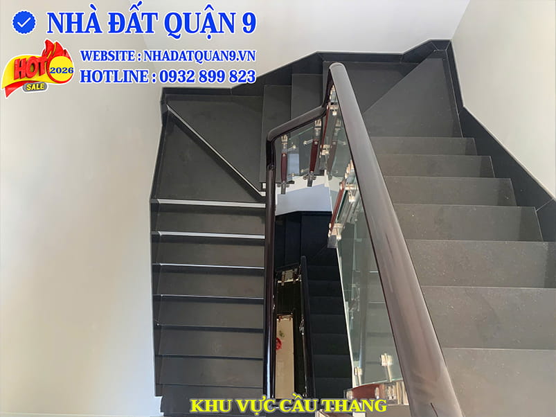 Khu vực cầu thang nhà vườn 24N20 Đông Tăng Long